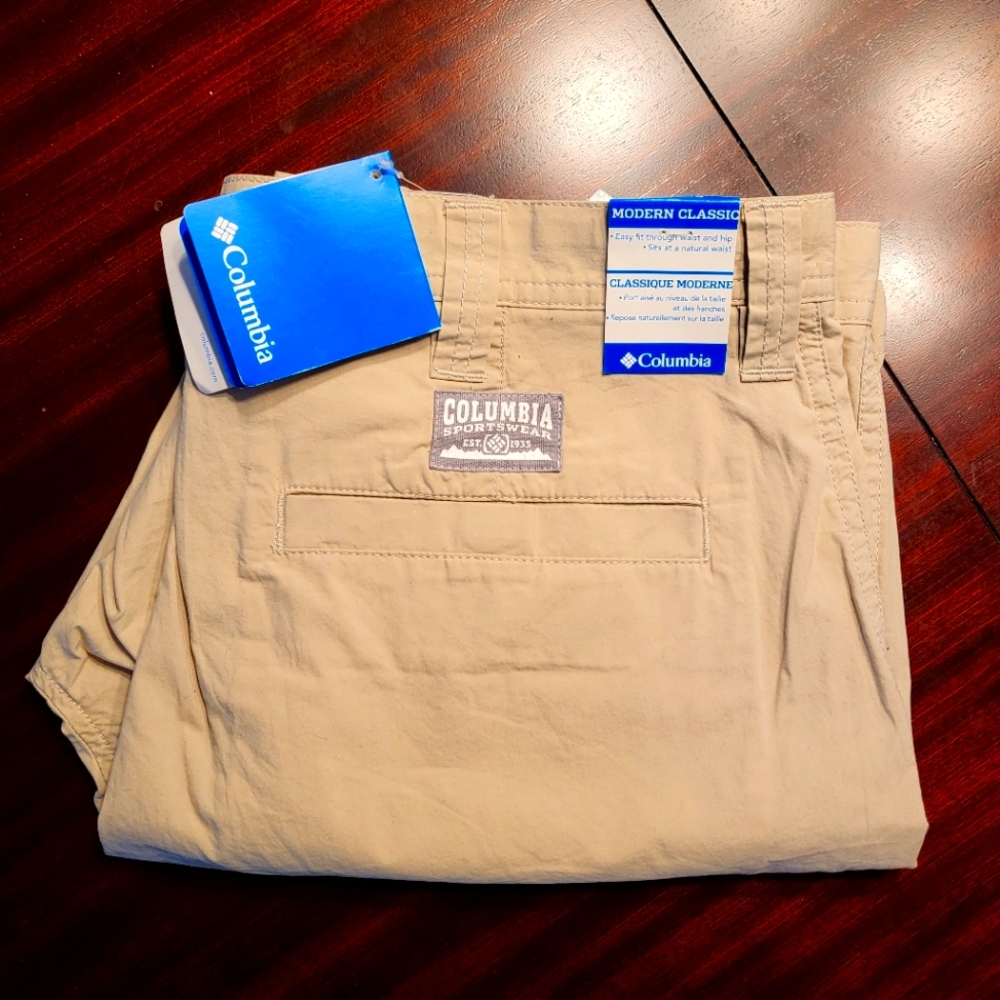 Columbia Sportswear Outdoor Material Men's Khaki Shorts Size 36 with 8" inseam.